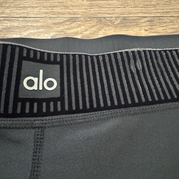 ALO Airlift High-Waist 7/8 Line Up Legging - Picture 6 of 7